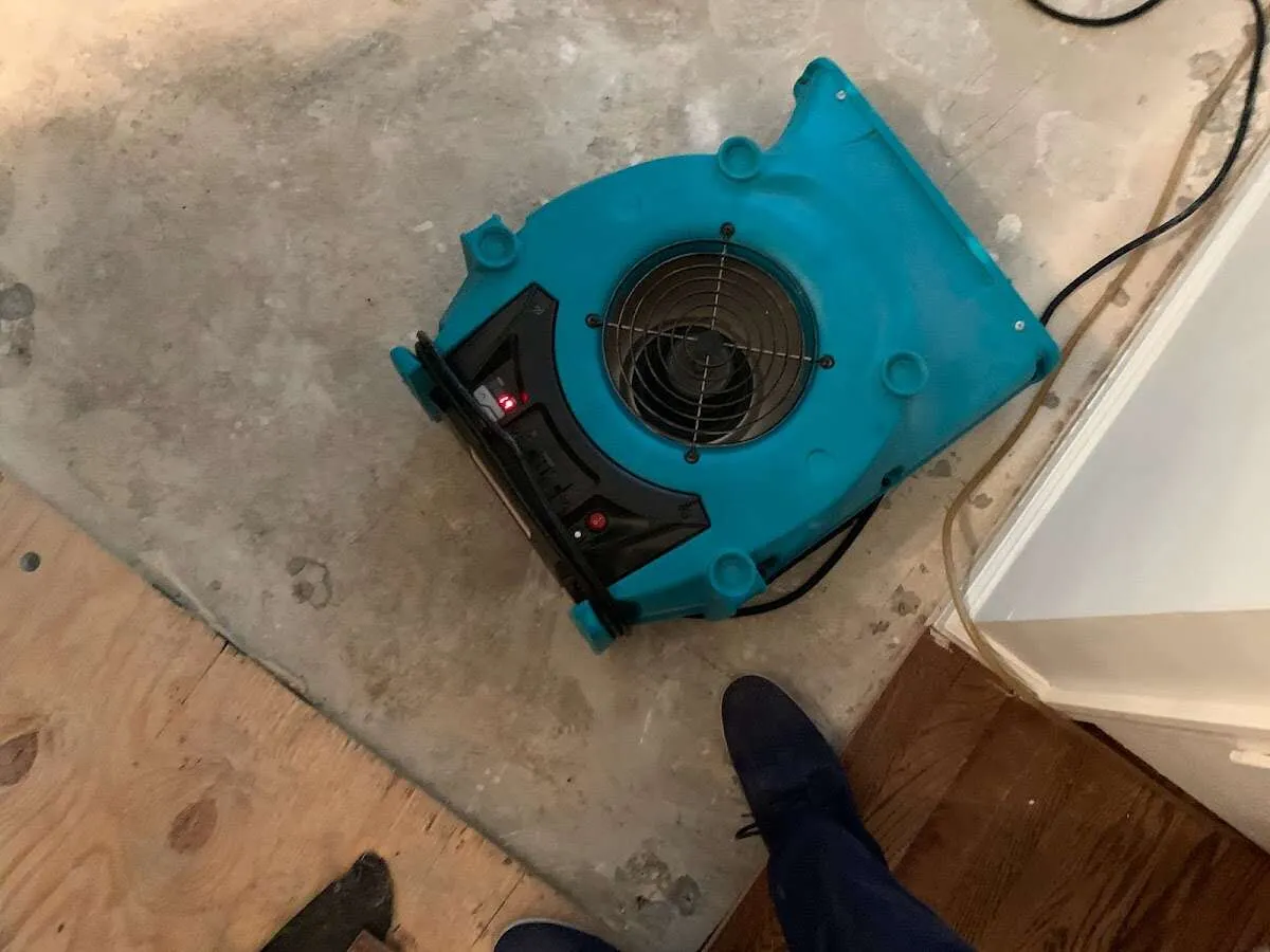 Air mover drying subfloor during Leak Detection & Repair in Albuquerque